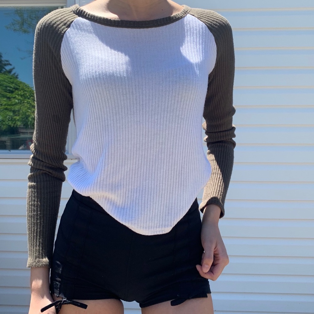 🦋2/$25🦋 ARMY GREEN SLEEVED GARAGE LONG SLEEVE